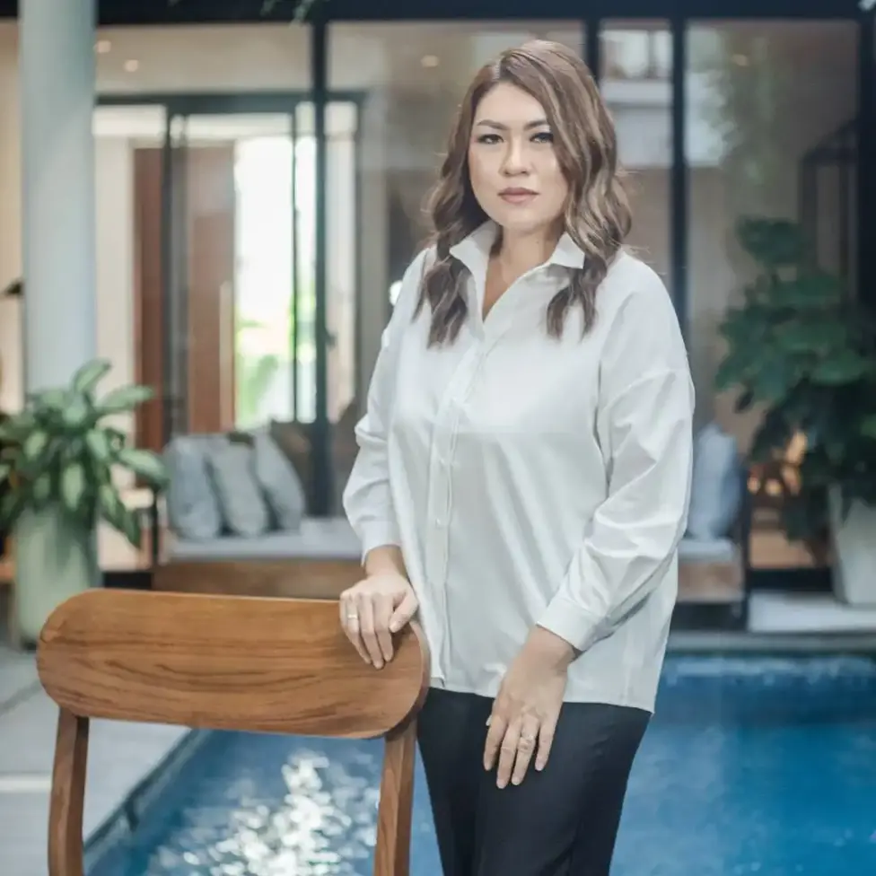 CAROLINE SANDRIANY, B.Ec & Soc. Sci., S.H.